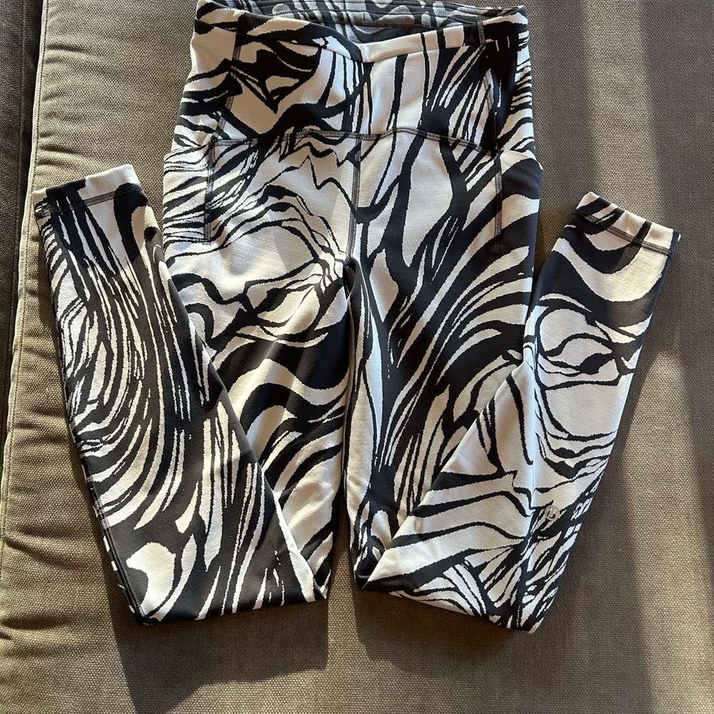 Black and White Patterned Leggings